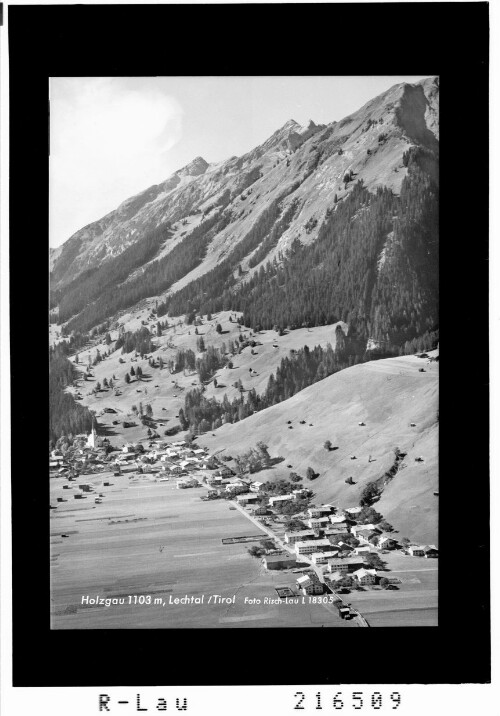 Holzgau 1103 m, Lechtal / Tirol : [Holzgau im Lechtal gegen Ellbognerspitze und Wilden Kasten]