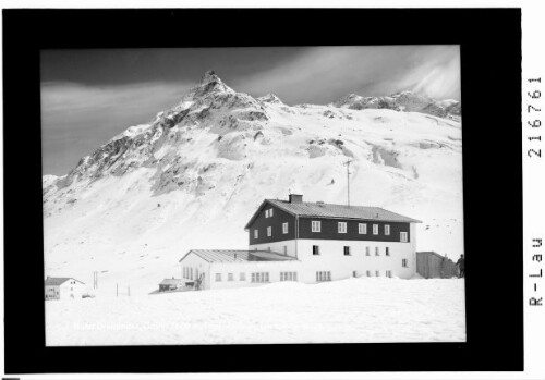 Hotel Dreiländer, Galtür 1600 m, Tirol / Austria : [Hotel Dreiländer in Wirl bei Galtür mit Gorfenspitze und Hochnörderer]