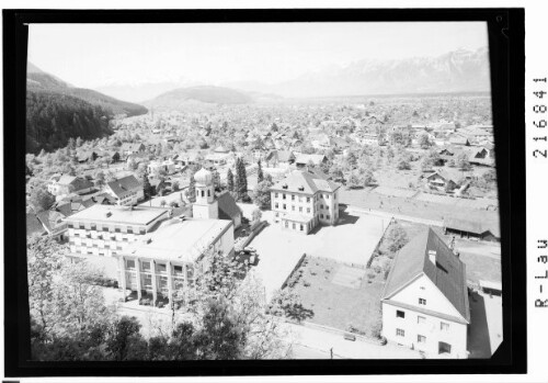 [Braugaststätte Schwarzer Adler in Rankweil mit Blick zu den Balfrieser Bergen und zur Alpsteingruppe]