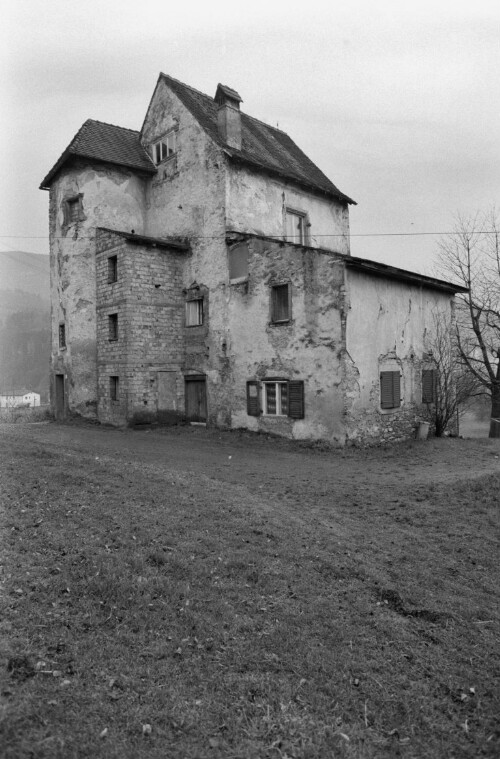 [Gözis Sonderberg, alte Häuser]