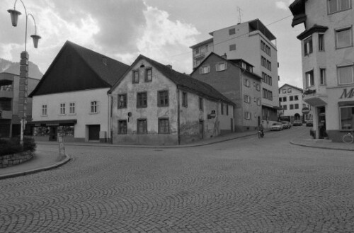 [Bludenz, Häuserzeile bei der Länderbank]