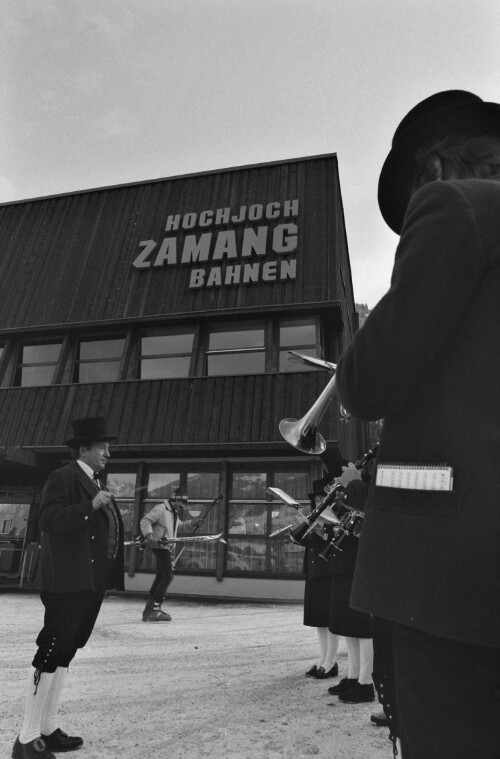 [Eröffnung der Zamang Hochjoch Bahnen]