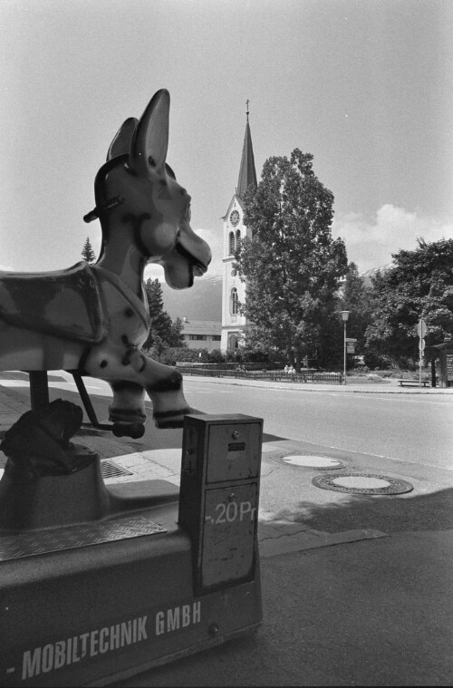 [Riezlern und Pfarrkirche Maria Opferung]