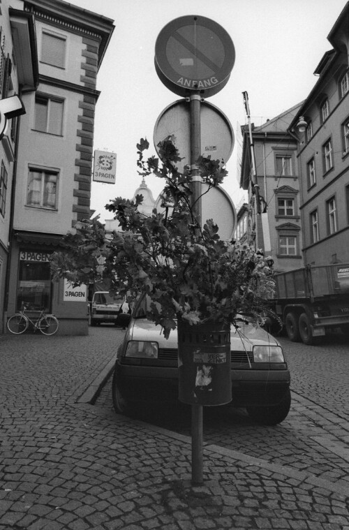 [Bregenz, Abfalleimer in der Kirchstraße]