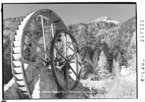 Köfels im Ötztal / Tirol / Riesenrad : [Mühlenrad bei Köfels bei Umhausen im Ötztal gegen Wenderkogel]