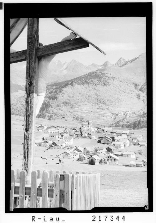 [Fiss im Oberinntal mit Blick nach Fendels und zum Kaunergrat Tirol]