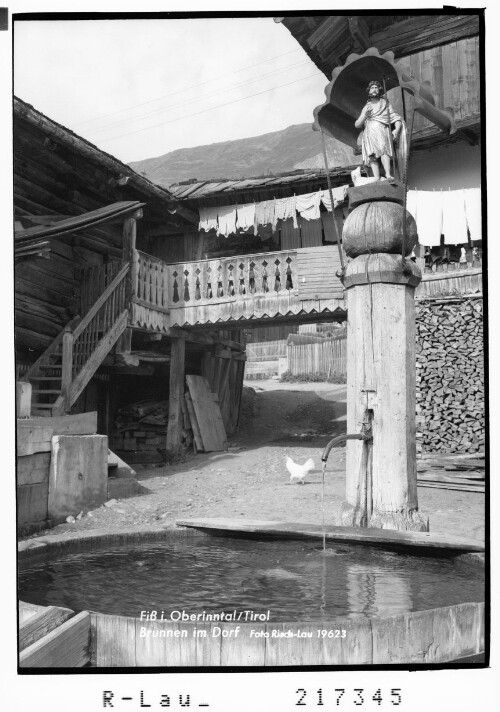 Fiss im Oberinntal / Tirol Brunnen im Dorf
