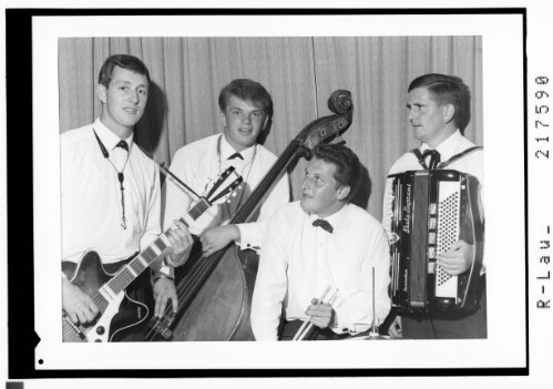 [Tanzkapelle im Gasthof Alpenrose in Elbigenalp im Lechtal Tirol]