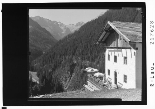 Kaisers Lechtal Tirol Cafe Vallugablick : [Gasthof Vallugablick in Kaisers mit Blick zur Valluga]