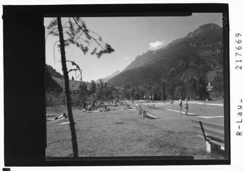 [Schimmbad bei Vorderhornbach im Lechtal gegen Hochvogel und Grubachspitze]