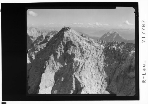 [Zugspitze und Hohe Munde gegen Zillertaler Alpen und Stubaier Alpen / Tirol]