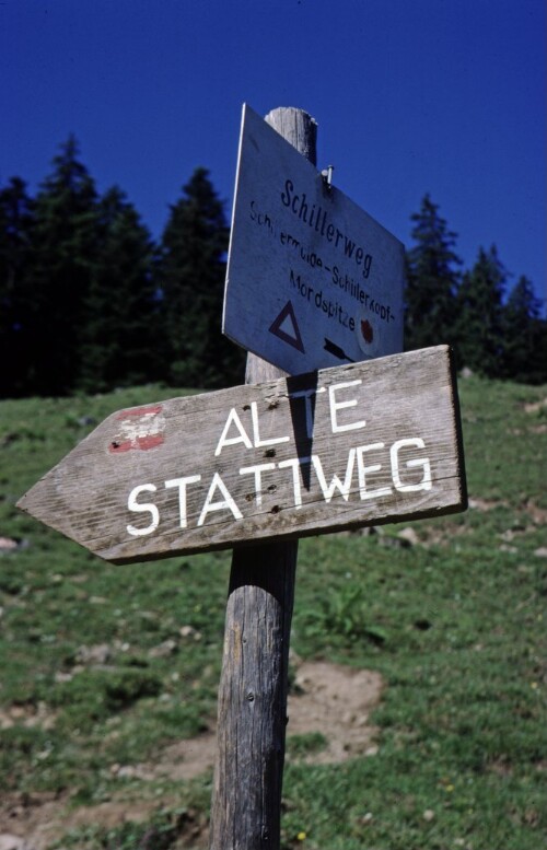 [Bürserberg, alter Wegweiser]