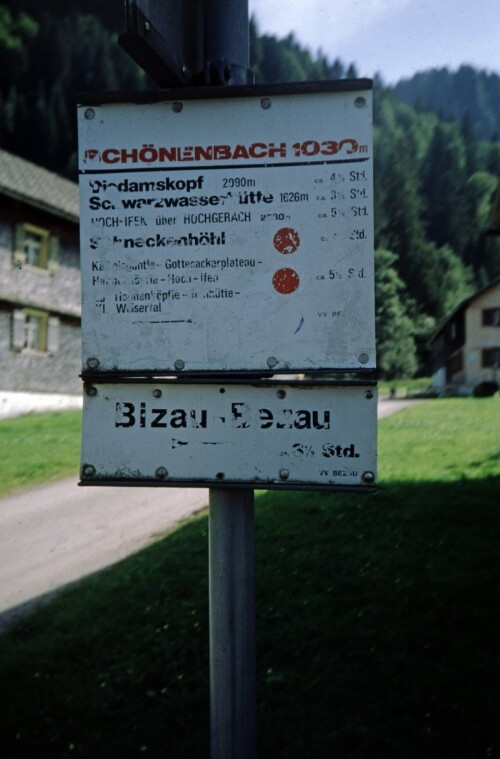 [Bezau, alter Wegweiser in Schönenbach]
