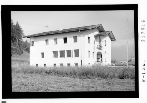 [Schulhaus in Karrösten bei Imst in Tirol]