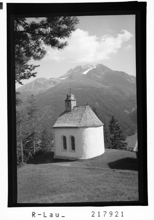 [Kalvarienkapelle ob Pettneu im Stanzertal mit Blick zum Hohen Riffler / Tirol]