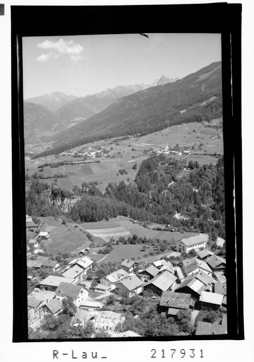 [Blick von Arzl auf Wald mit Pirchkogel und Acherkogel / Tirol]