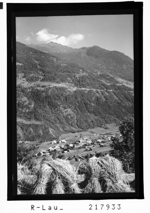 [Wenns im Pitztal mit Blick zum Hochzeiger / Tirol]