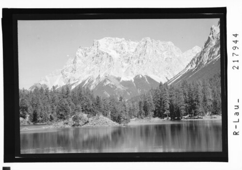 [Weissensee im Fernpassgebiet mit Blick zum Wetterstein / Tirol]