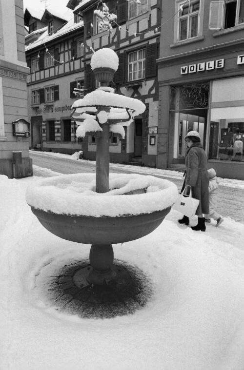 [Brunnen in der Kirchstraße]