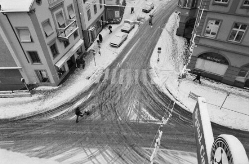 [Kreuzung Römerstraße, Kirchstraße und Leutbühel von oben]