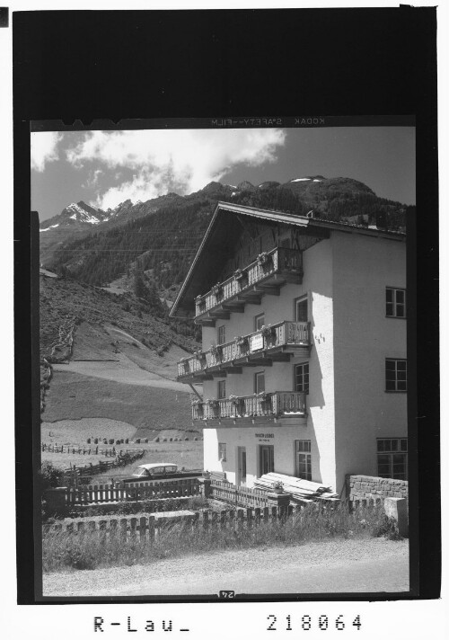 [Haus Fender in Sölden im Ötztal gegen Grieskogel / Tirol]