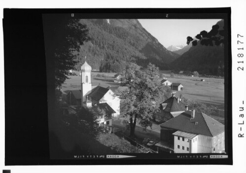 [Schnepfau im Bregenzerwald mit Blick zur Mohnenfluh]