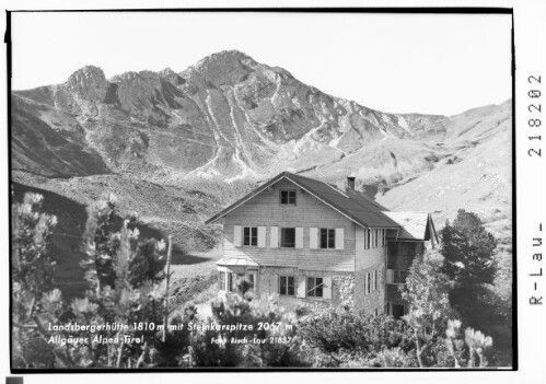 Landsbergerhütte 1810 m mit Steinkarspitze 2067 m Allgäuer Alpen Tirol