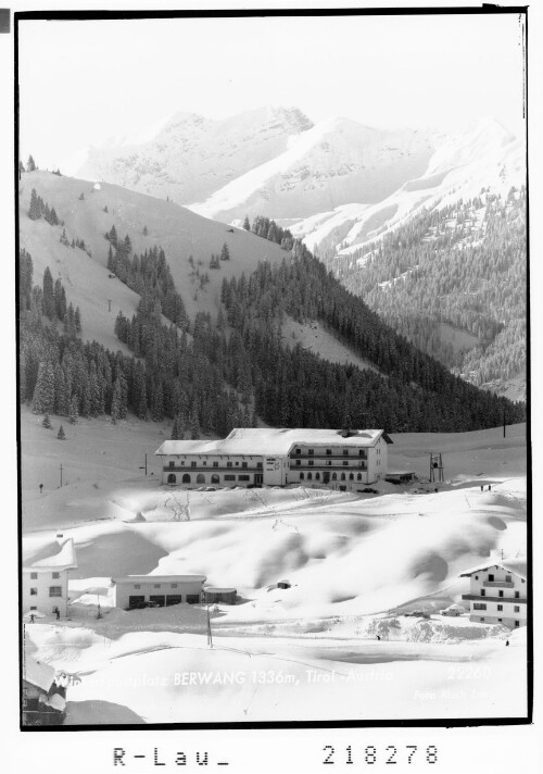 Wintersportplatz Berwang 1336 m, Tirol - Austria : [Hotel White Star in Berwang gegen Liegfeistgruppe]