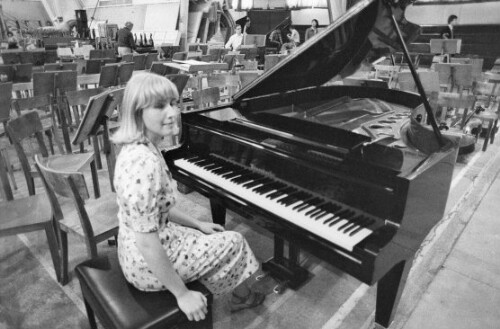 [Orchesterprobe in der Sporthalle mit Jurij Aronovič]