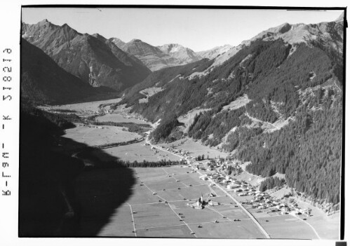 [Elbigenalp im Lechtal gegen Bach mit Griesstalerspitze und Jöchlspitze / Tirol]