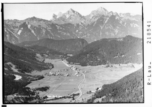 Heiterwang, Tirol : [Heiterwang gegen Tannheimergruppe mit Kellenspitze und Gehrenspitze]