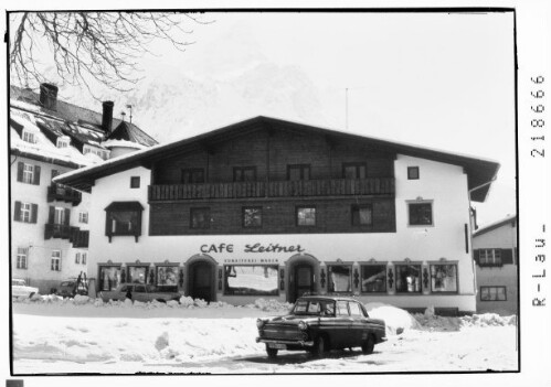 [Cafe Leitner in Ehrwald mit Sonnenspitze / Tirol]