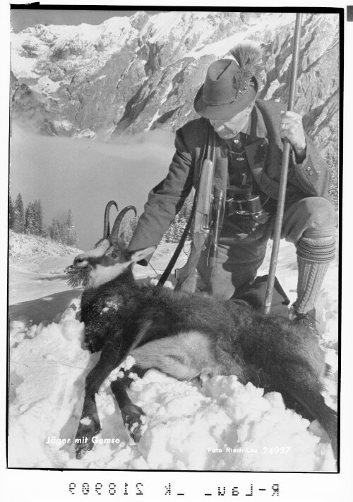 Jäger mit Gemse