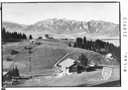Pension Peterhof, Alpe Furx Laterns 1200 m Blick gegen Schweizer Berge : [Gasthaus Peterhof auf Furx gegen Alpsteingruppe mit Altmann und Säntis]