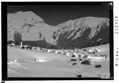 [Berwang im Ausserfern bei Nacht gegen Thaneller / Tirol]