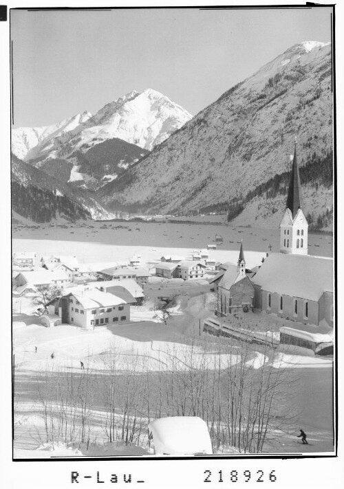 [Holzgau im Lechtal gegen Ruitelspitzen]