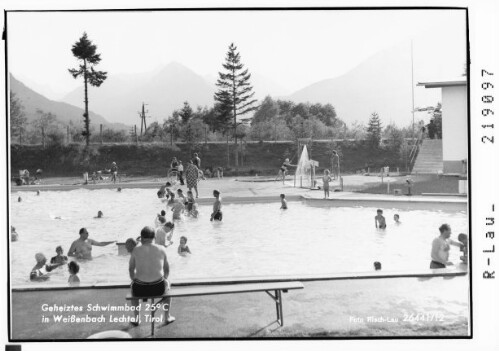 Geheitztes Schwimmbad 25ißenbach Lechtal, Tirol : [Schwimmbad bei Weissenbach im Lechtal gegen Hornbachtal und Schwarzwassertal]