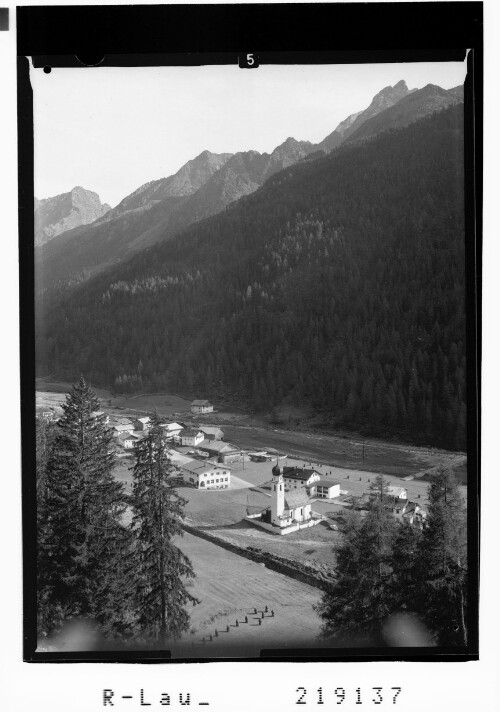 [Gries im Sulztal mit Blick zum Hohen Sulzkogel und Hohen Kogel / Ötztal Tirol]