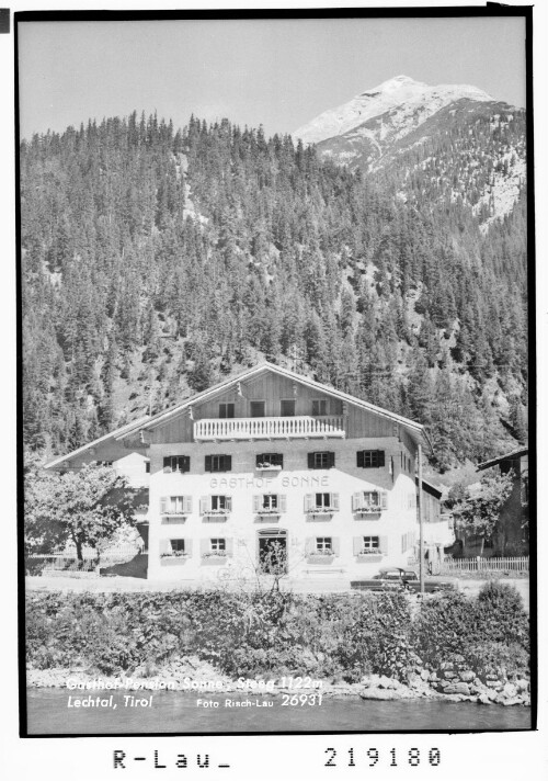 Gasthof Pension Sonne, Steeg 1122 m Lechtal, Tirol : [Gasthof Sonne in Steeg im Lechtal gegen Ellbognerspitze]
