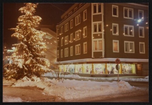 [Bregenz, Kaufhaus Bertolini in der Adventszeit]