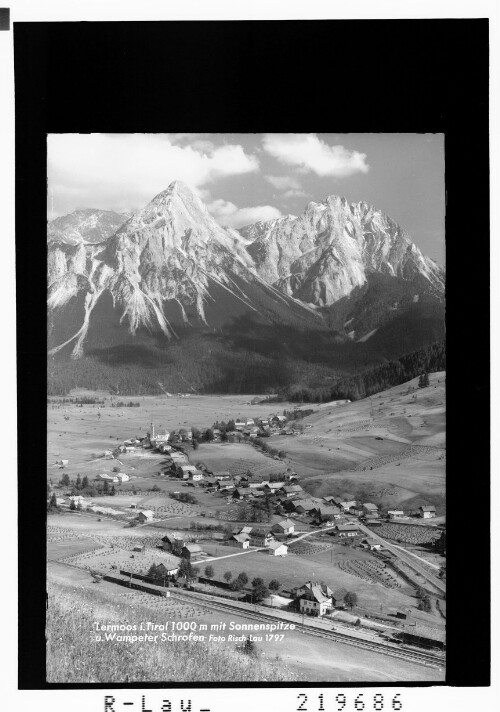 Lermoos in Tirol 1000 m mit Sonnenspitze und Wampeter Schrofen