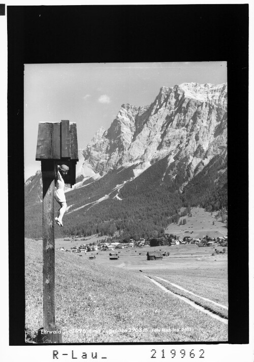 Ehrwald in Tirol 996 m mit Zugspitze 2963 m : [Ehrwald im Ausserfern gegen Wetterstein Gebirge]