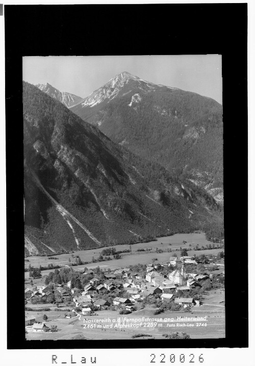 Nassereith an der Fernpaßstrasse gegen Heiterwand 2461 m und Alpleskopf 2259 m