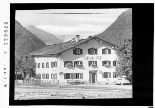 Bach im Lechtal, Tirol, Gasthof Post : [Gasthaus Post in Bach im Lechtal gegen Pimig und Lärchspitze]