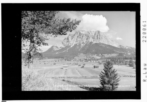 Zugspitzdorf Ehrwald in Tirol mit Zugspitzmassiv 2963 m : [Ehrwald im Ausserfern gegen Wetterstein Gebirge]