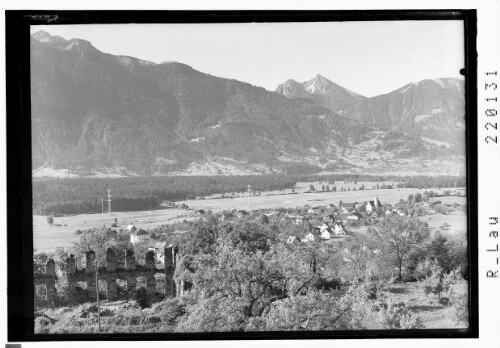 [Bludesch im Walgau gegen Rhätikon mit Mondspitze und Gampberg]