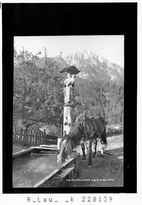 Am Dorfbrunnen : [Am Dorfbrunnen in Häselgehr im Lechtal gegen Wannenspitze]