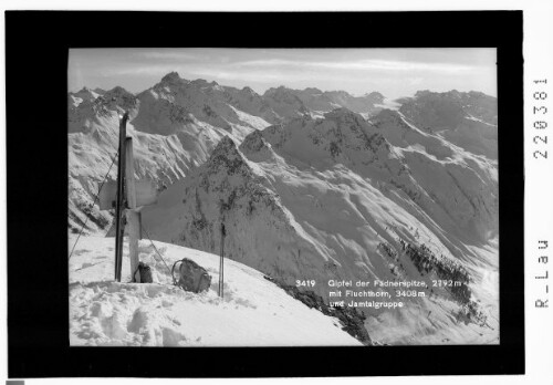 Gipfel der Fädnerspitze 2792 m mit Fluchthorn 3408 m und Jamgruppe