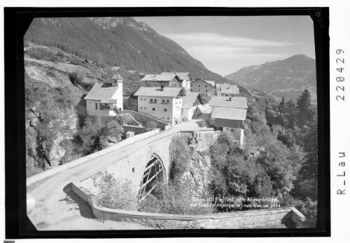 Grins 1015 m in Tirol / alte Römerbrücke mit Gedächtniskapelle