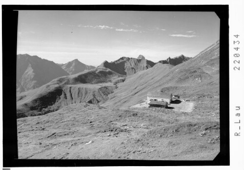 [Widderstein Hütte gegen Rothorn und Künzelspitze]